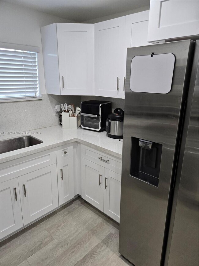 Building Photo - 1420 NW 116th St