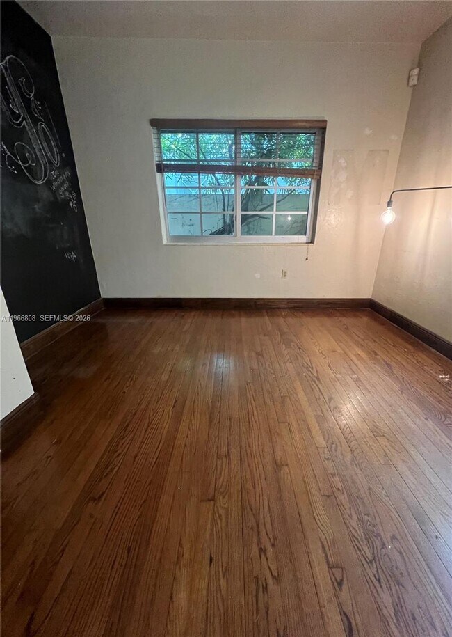 Building Photo - 814 Michigan Ave