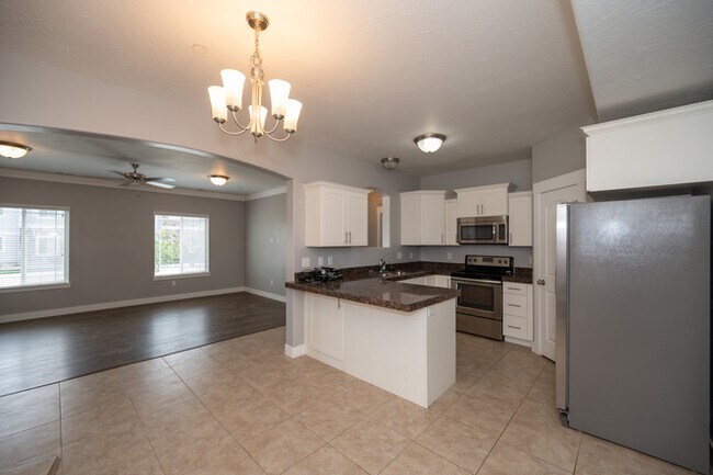 Building Photo - Main Floor Condo in Saratoga Springs!