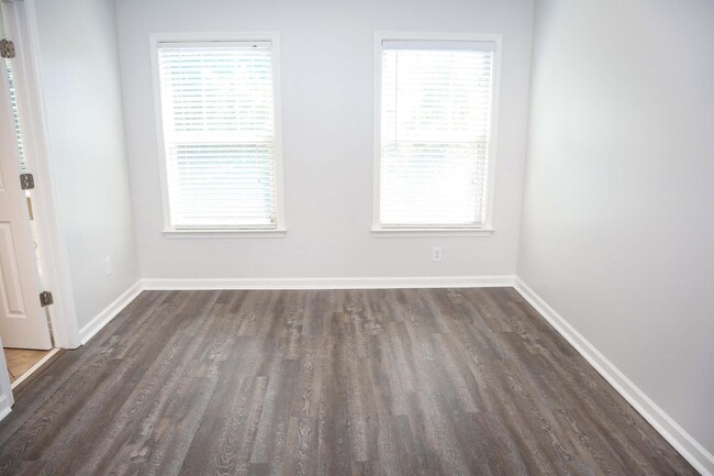 Building Photo - 851 Stratum Way SE
