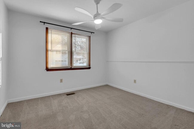 Building Photo - 1080 Crestview Dr