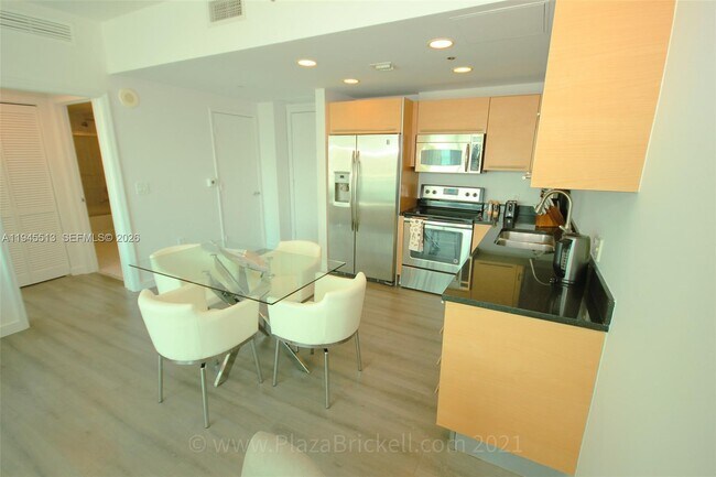 Building Photo - 950 Brickell Bay Dr