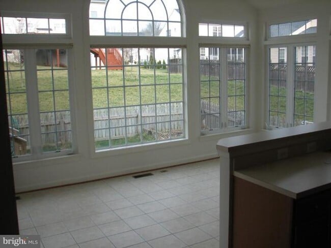 Building Photo - 215 Maddex Square Dr