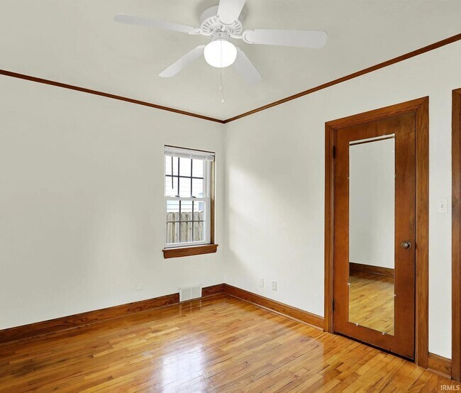 Building Photo - 916 E Maxwell Ln