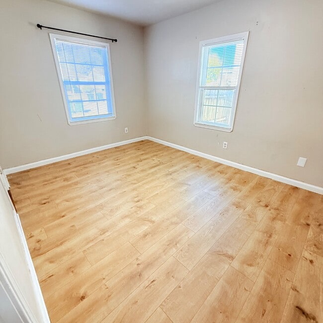 Building Photo - 4004 SE 25th St