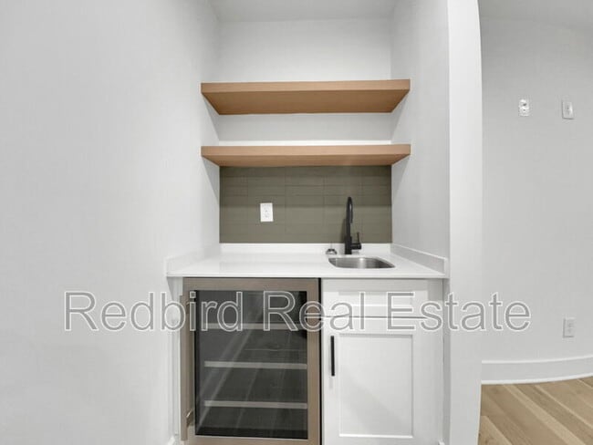 Building Photo - 2042 McKinley St