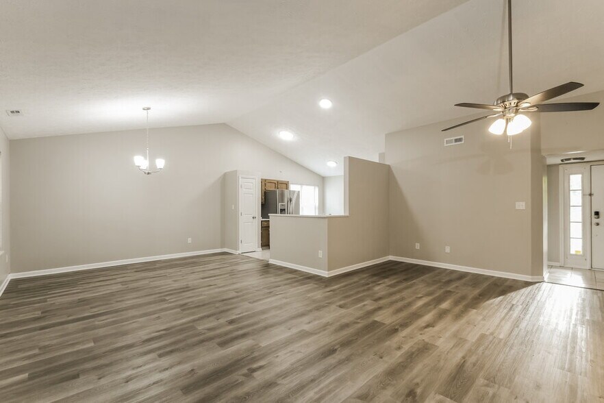 Building Photo - 7667 Bayridge Dr