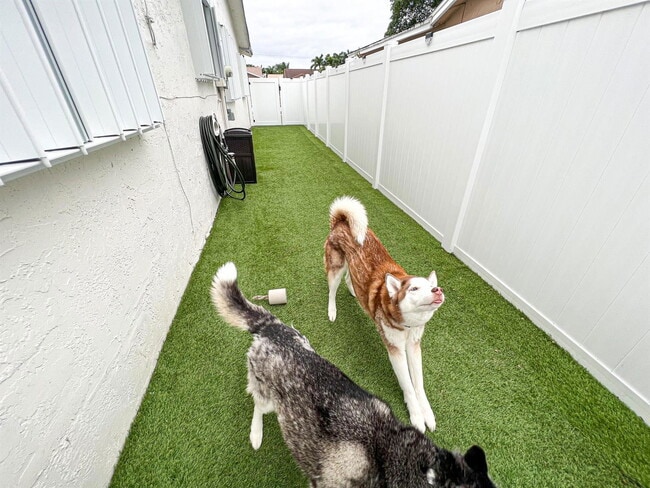 Building Photo - 8912 SW 6th St