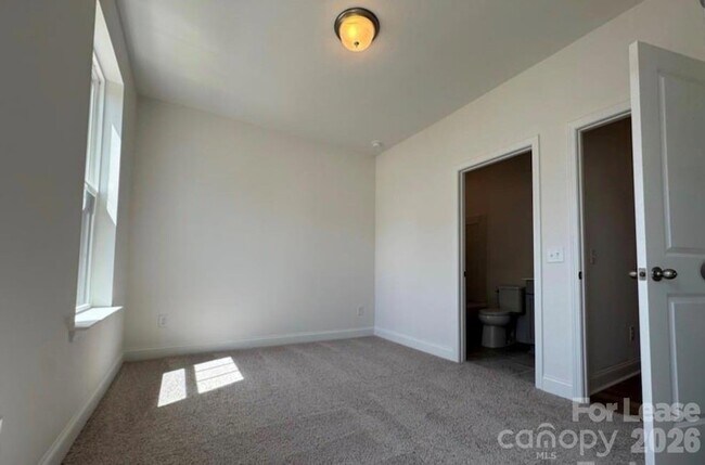 Building Photo - 5009 Layman Dr