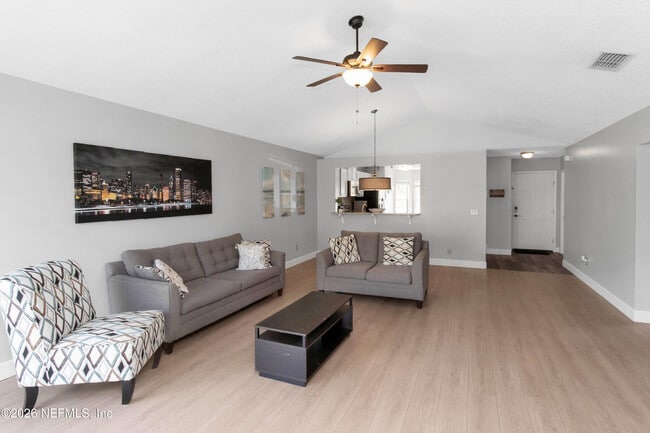 Building Photo - 1720 Wildwood Creek Ln