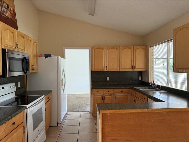 Building Photo - 2325 Kerridale St