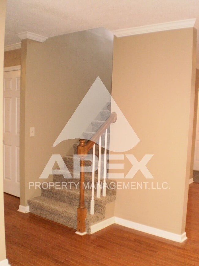 Building Photo - Spacious 3 Bd - 2.5 Ba  Cottage Style 2-St...