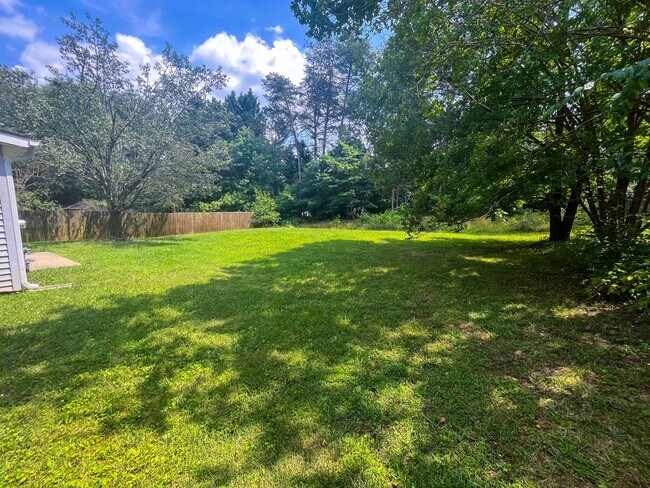 Building Photo - 3 bedroom, 2 bathroom ranch style home in Greensboro, NC