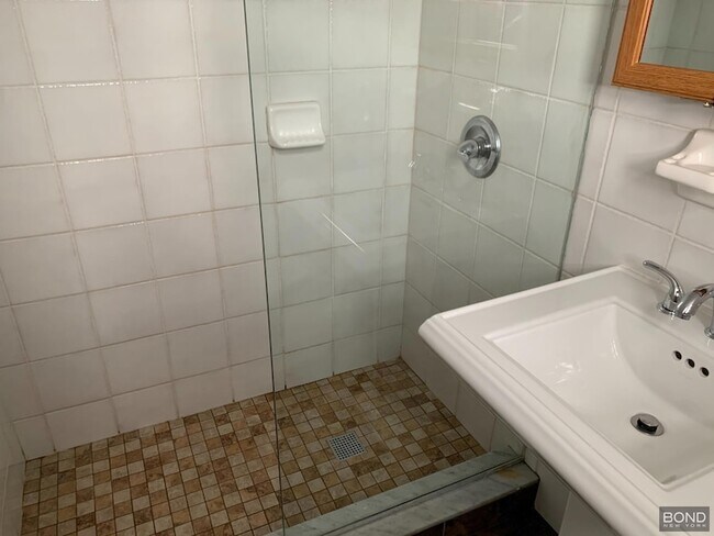 Building Photo - 23-35 Broadway Unit 6L