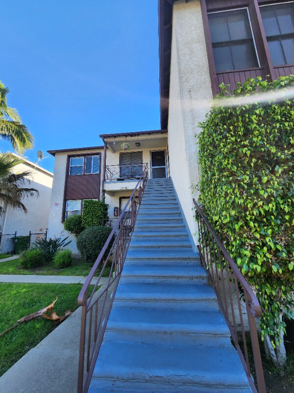 Building Photo - 7032 S La Tijera Blvd