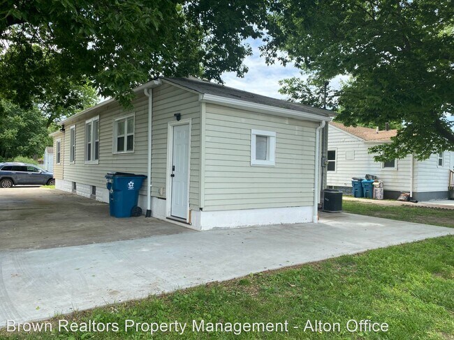 Building Photo - 2 br, 1 bath House - 971 E Penning