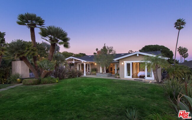 Building Photo - 843 Enchanted Way