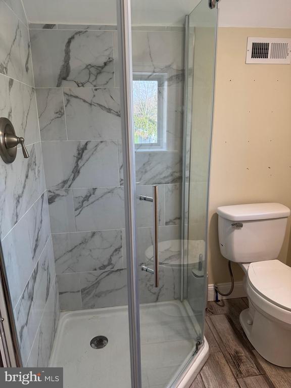 Building Photo - 422 Kansas Rd