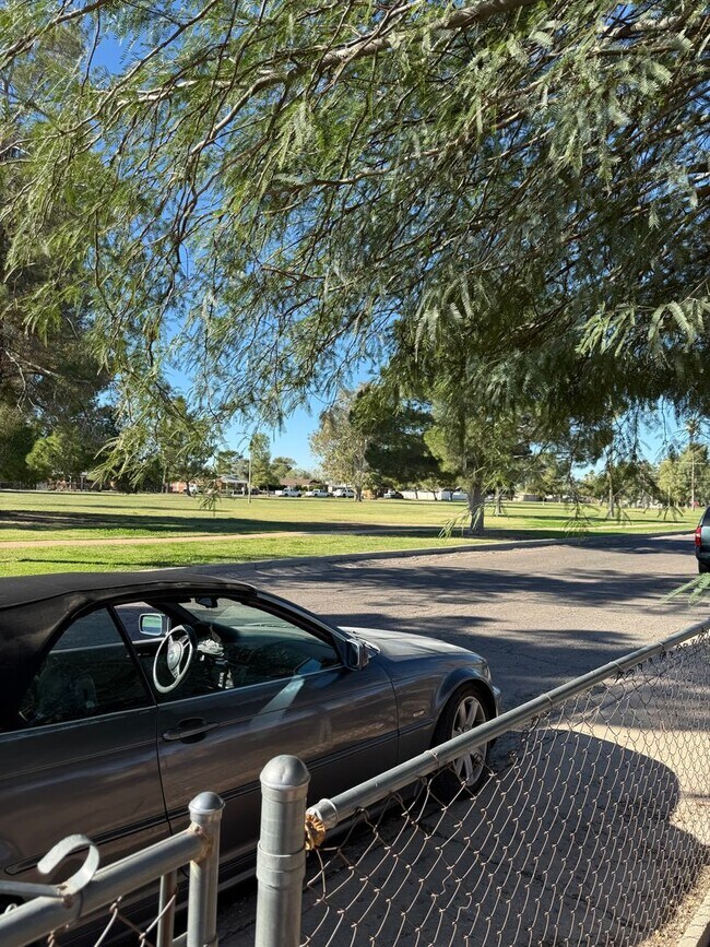 Building Photo - 4549 E Eastland St