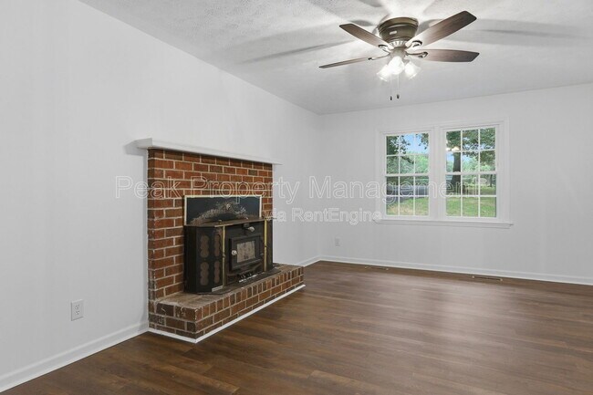 Building Photo - 14613 Happy Hill Rd