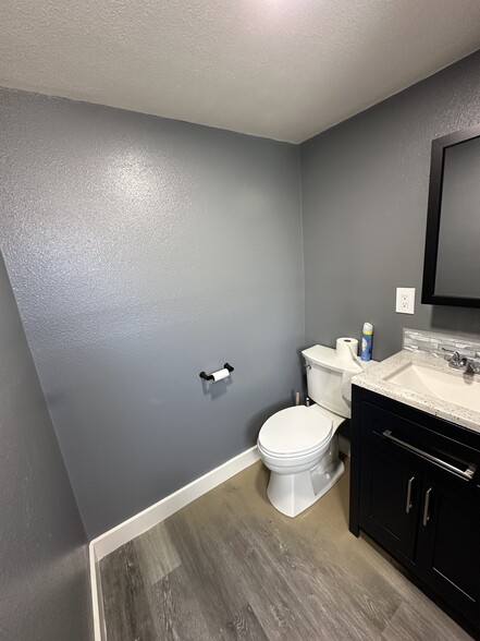 Building Photo - 814 Edgar Ave