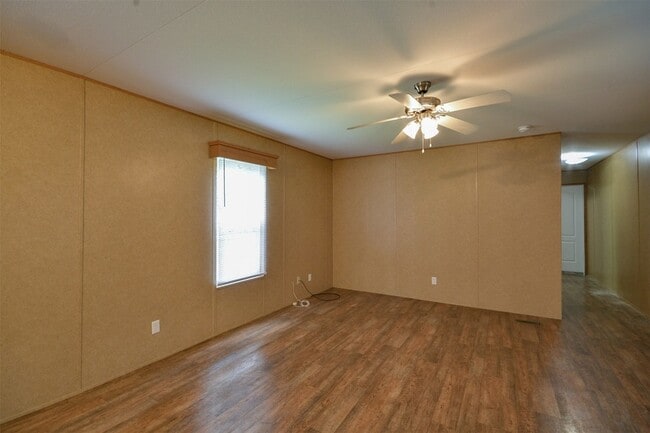 Building Photo - 136 Birchwood Dr