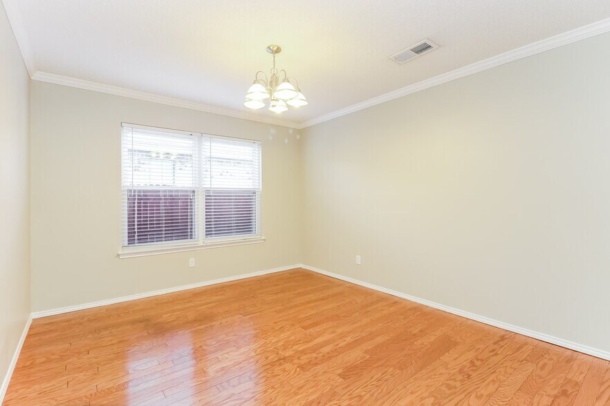 Building Photo - 2729 Forest Creek Dr