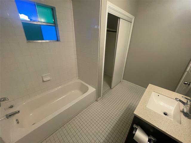 Building Photo - 701 Elsbeth St