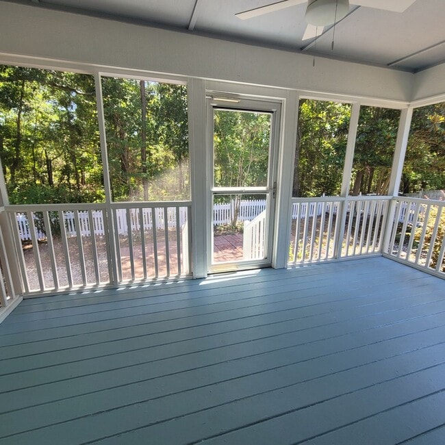 Building Photo - Welcome to this beautiful 3 bedroom, 2 bat...