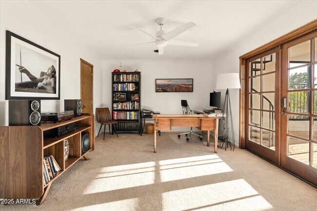 Building Photo - 1025 E Morten Ave