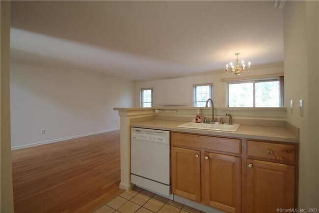 Building Photo - 1407 Larson Dr