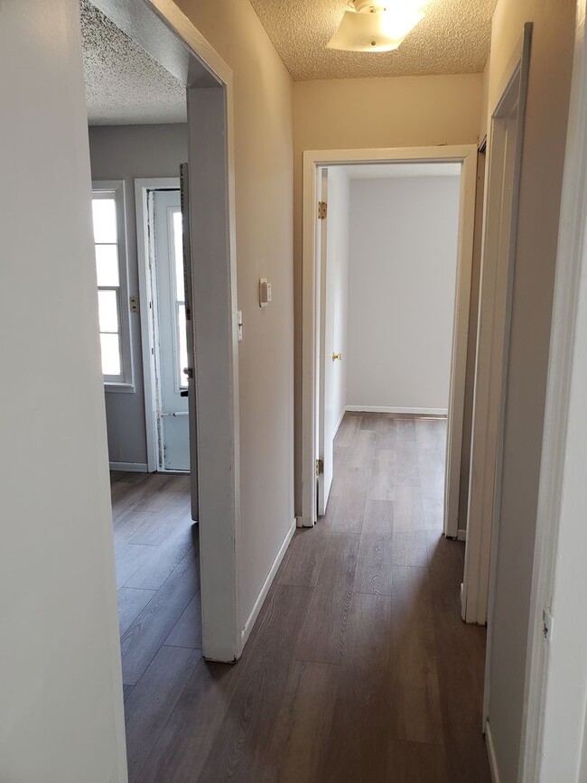 Building Photo - Nice 2 bedroom 1 bath duplex!