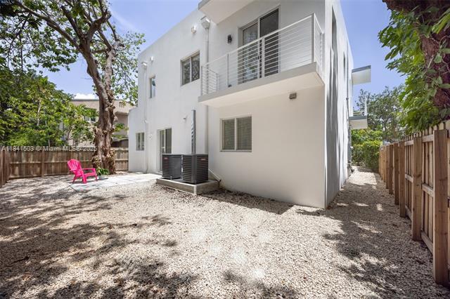 Building Photo - 3823 Thomas Ave