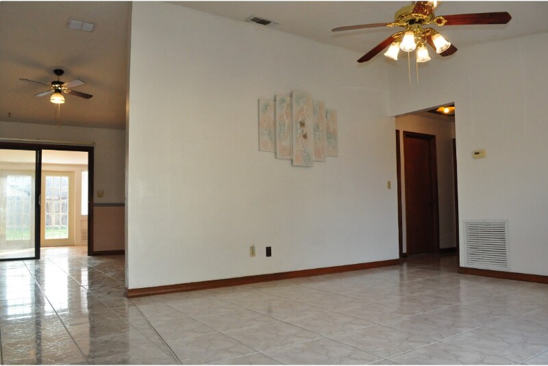 Building Photo - 916 Spring St NW