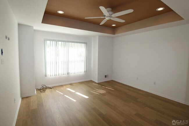 Building Photo - 27 Pin Oak Dr