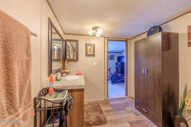 Building Photo - 8953 S Aubrey Cir