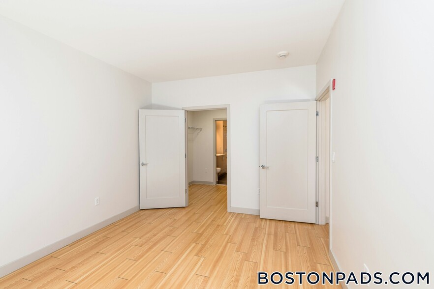 Building Photo - 320 D St