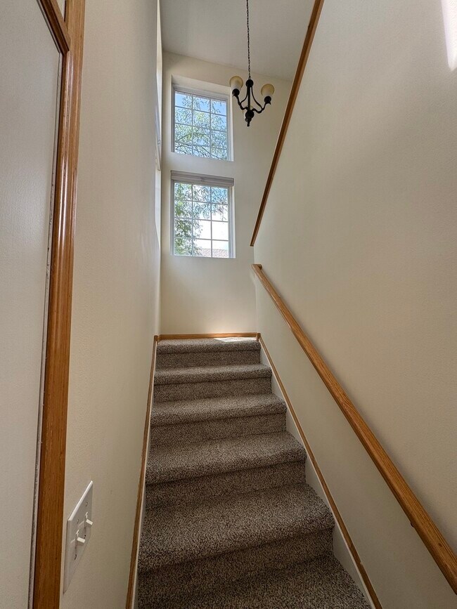Building Photo - 2268 Vanderbilt Dr