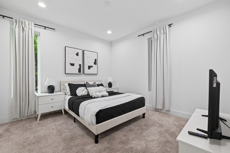 Bedroom - 523 Schweikhardt St