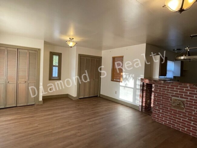 Building Photo - 1301 N Fremont Ave