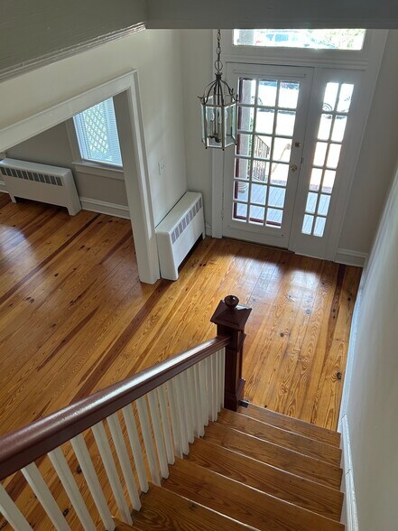 Front entrance - 7 S Dooley Ave