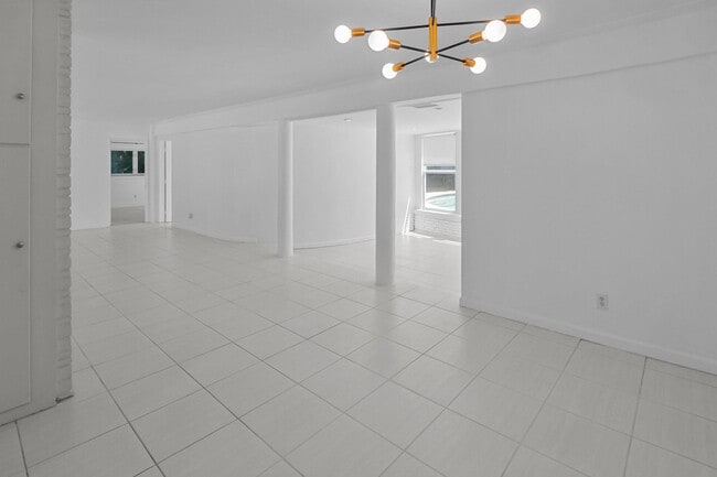 Building Photo - 2608 NE 12th St