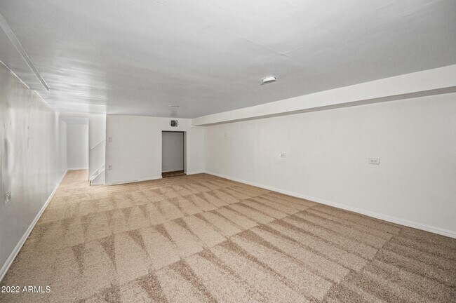 Building Photo - 3949 E Earll Dr