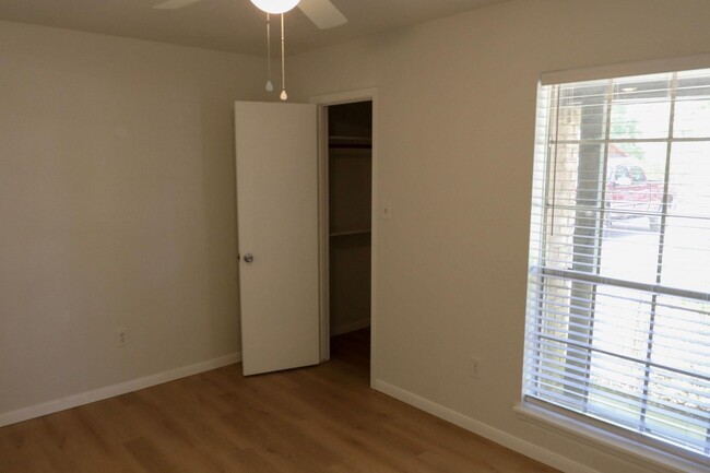 Building Photo - 109 Halo Dr