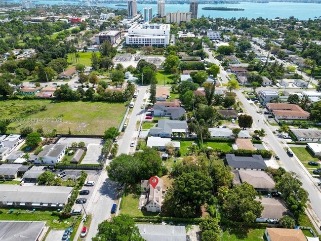 Building Photo - 1238 NE 112th St