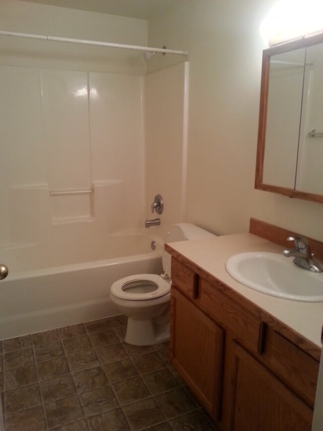 Building Photo - 1352br