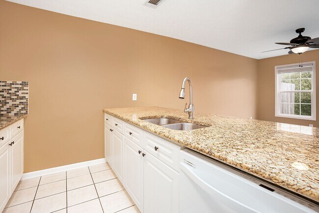 Building Photo - 2428 E University Dr