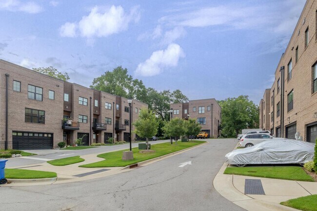 Building Photo - 208 Asher Springs Cir