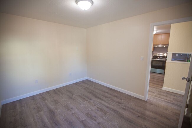 Building Photo - 165-167 Miriam St