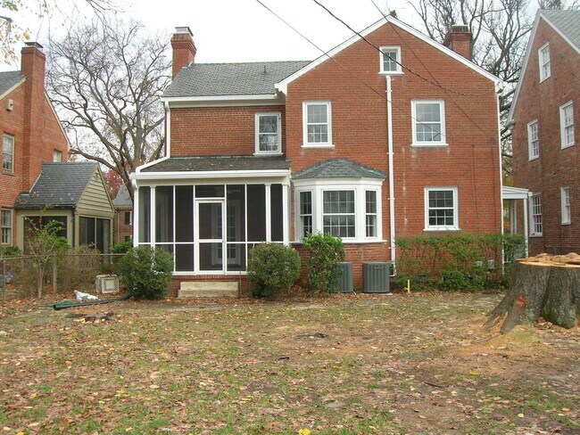Building Photo - -- AVAILABLE MAY 8TH -- 3 BR / 2.5 BA Nice Brick home in Near West End. Available May 8th!